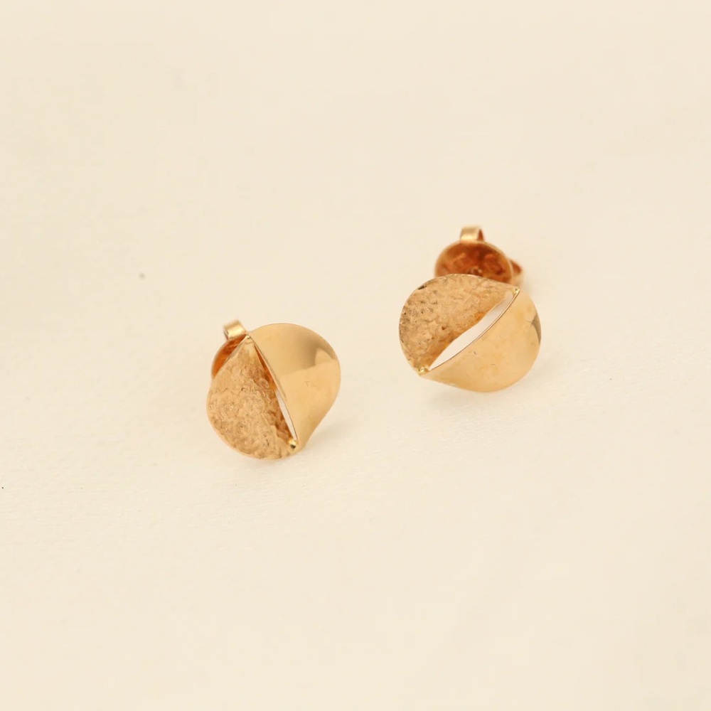 vintage antique 18K goldsmith handmade solid gold stud earrings Sweden hallmarks